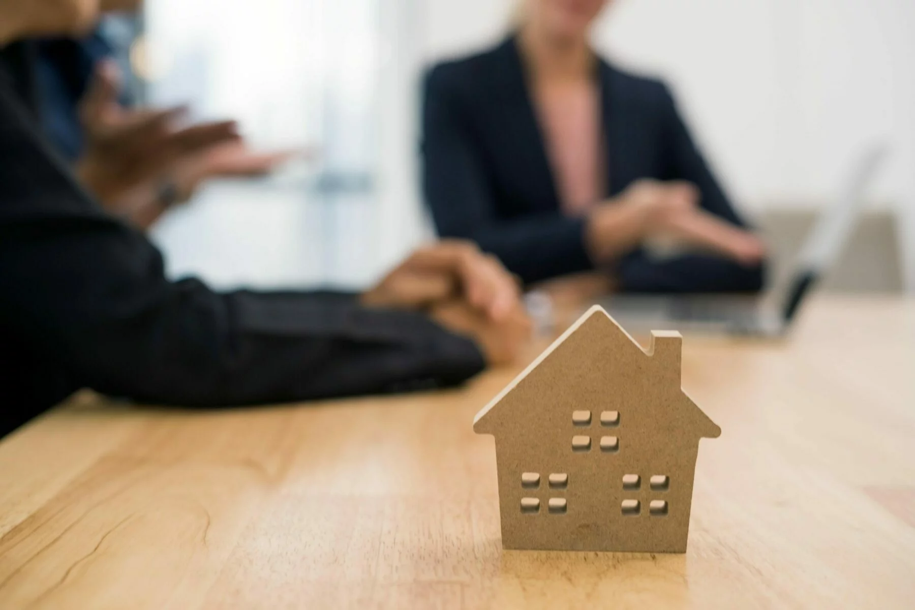 Avocat en droit immobilier à Menton : litiges, expulsions et copropriété